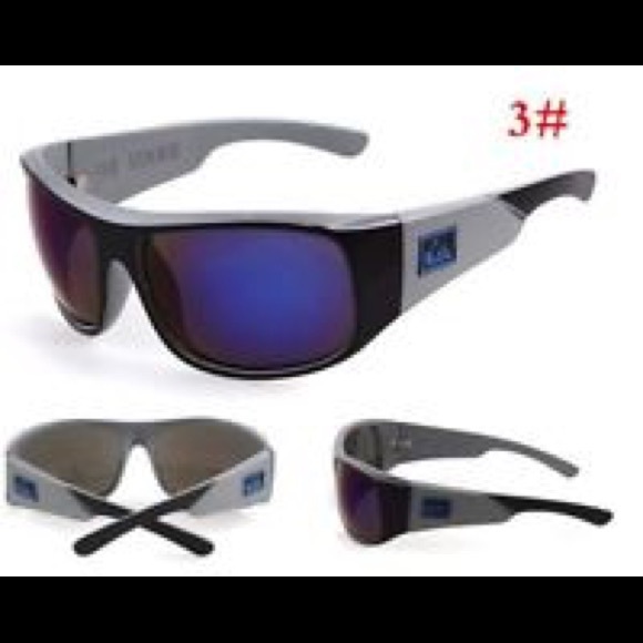 Free Watch with two Quiksilver Sunglass bundle - Picture 4 of 5